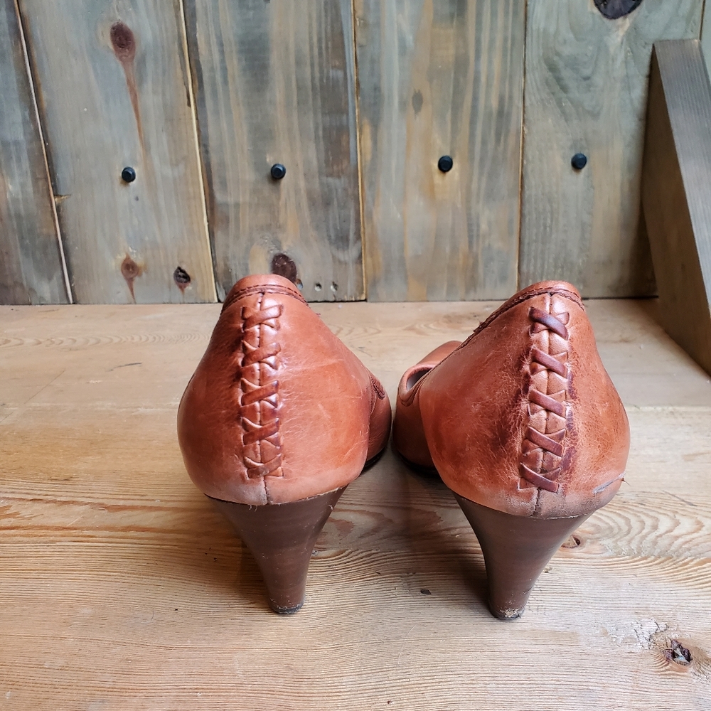 Frye Regina Pump - Picture 6 of 13
